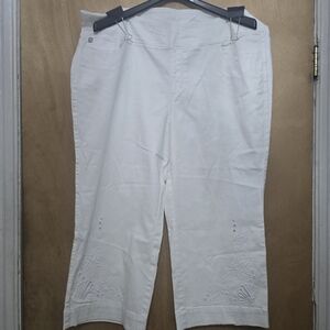 Kim Gravel White Embroidered Capri Pants